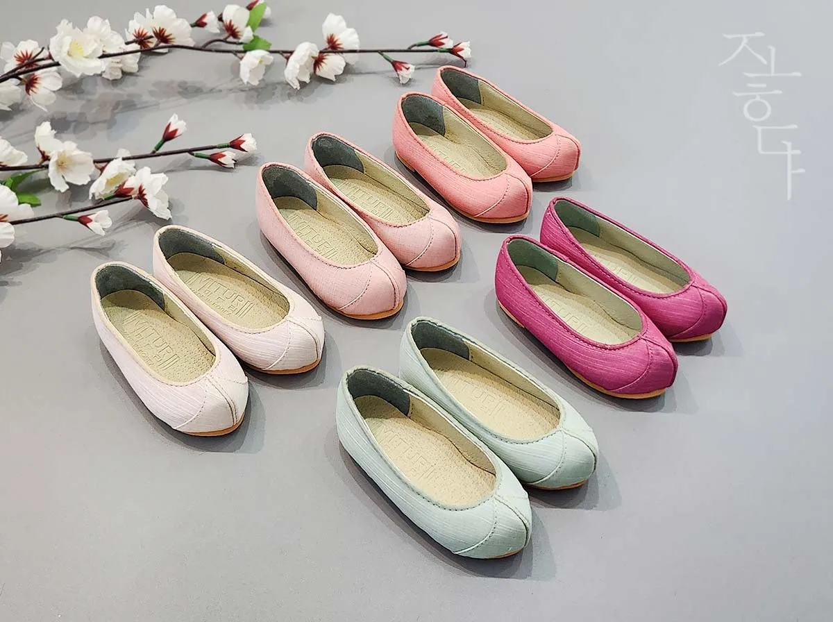 Adorable Girl Hanbok Shoes in Beige
