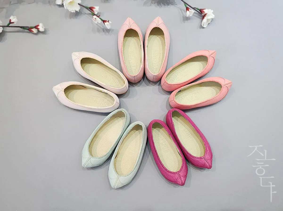 Adorable Girl Hanbok Shoes in Beige